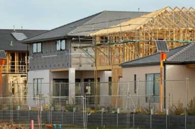 Houses under construction are shown in the photo.